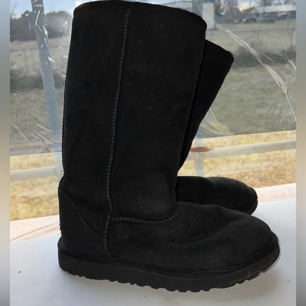UGG Australia Black Boots in size 3 for girls.